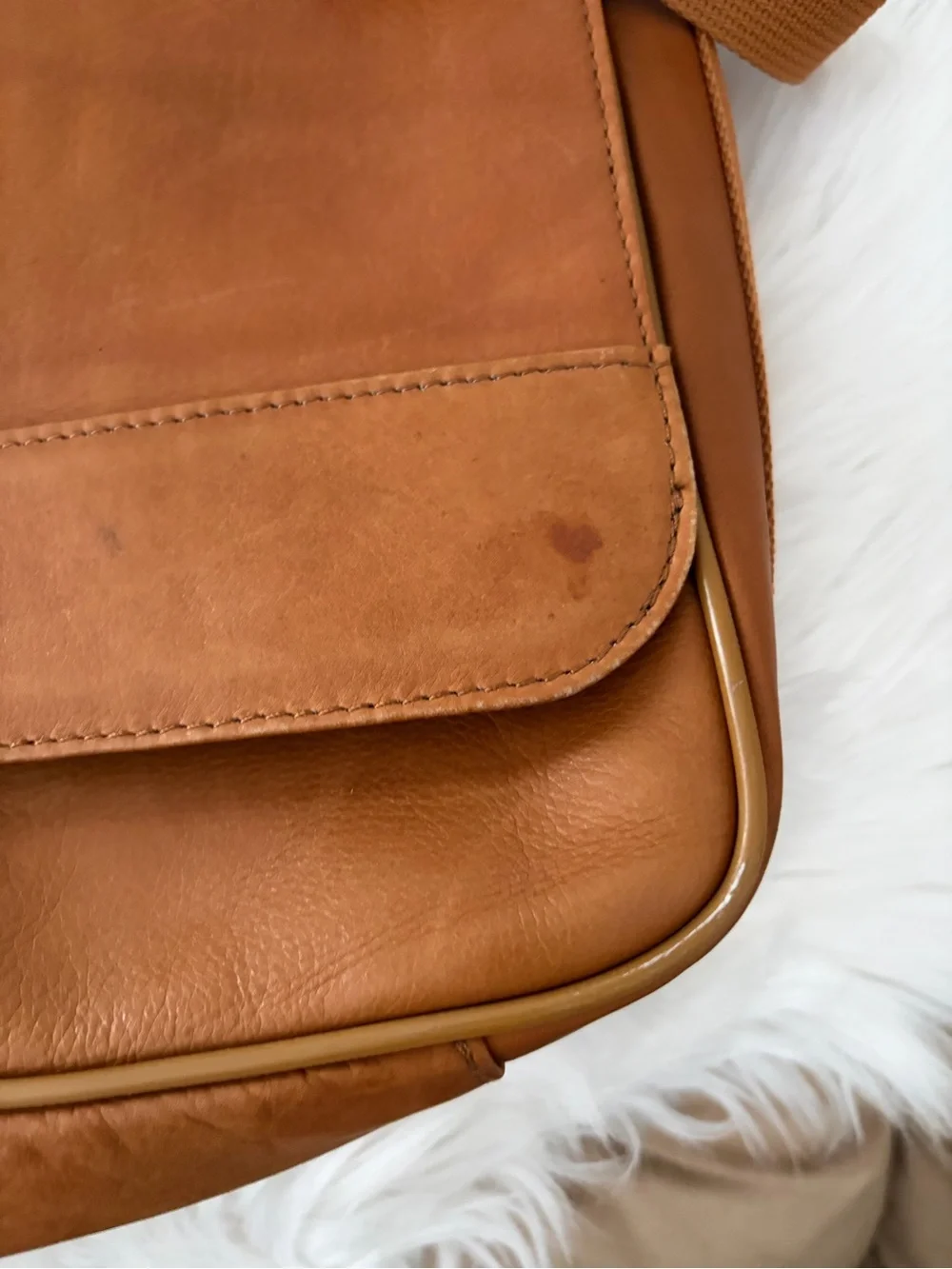 Kenneth Cole Reaction Leather Messenger Bag